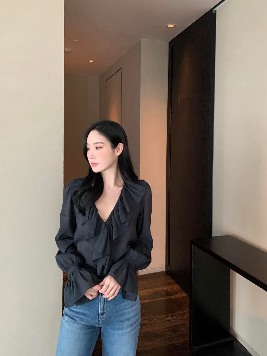 荷葉邊V領喇叭袖恤衫