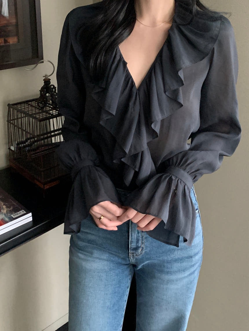 荷葉邊V領喇叭袖恤衫