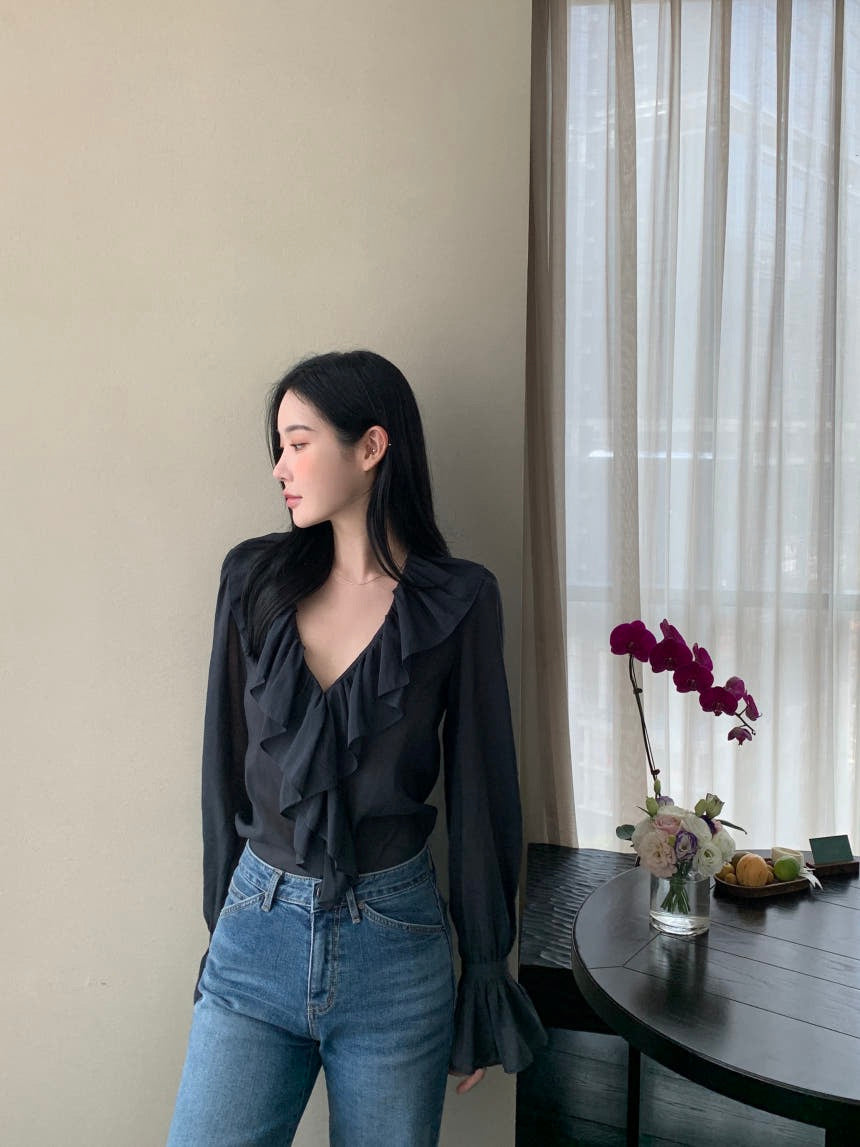 荷葉邊V領喇叭袖恤衫