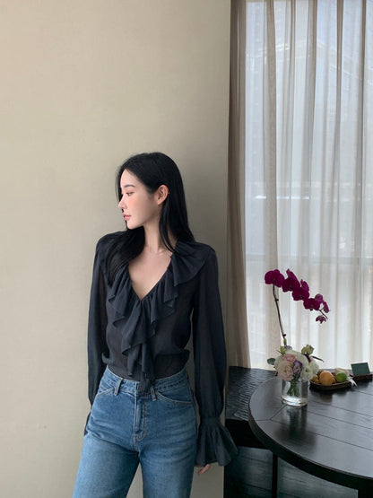 荷葉邊V領喇叭袖恤衫