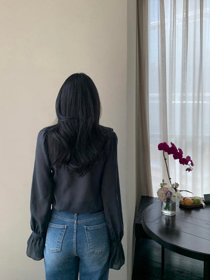 荷葉邊V領喇叭袖恤衫