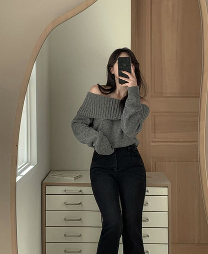 Off-the-shoulder Long Sleeve Knit Top