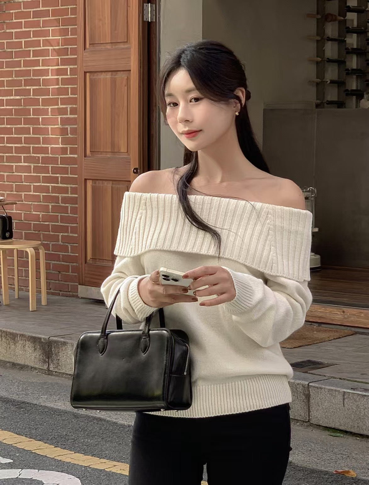 Off-the-shoulder Long Sleeve Knit Top