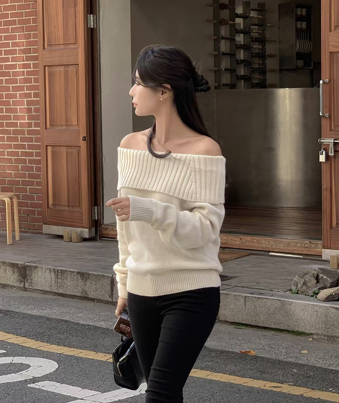 Off-the-shoulder Long Sleeve Knit Top