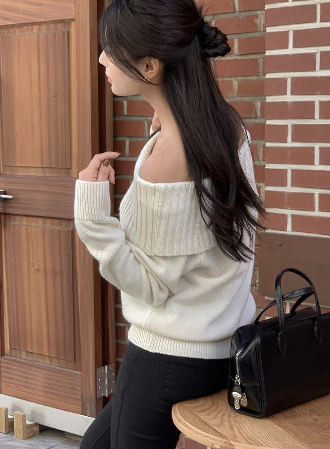 Off-the-shoulder Long Sleeve Knit Top