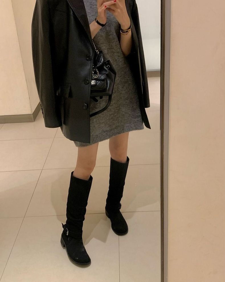 柔らかくゆったりとした半袖ニットワンピース