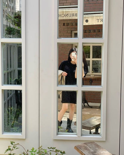 柔らかくゆったりとした半袖ニットワンピース