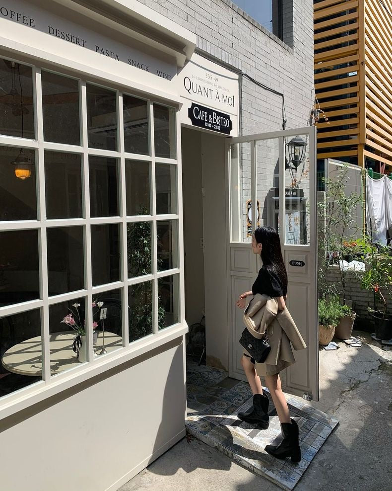 柔らかくゆったりとした半袖ニットワンピース