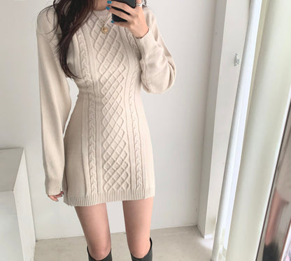 菱格紋露背修腰連身裙