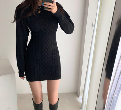 菱格紋露背修腰連身裙