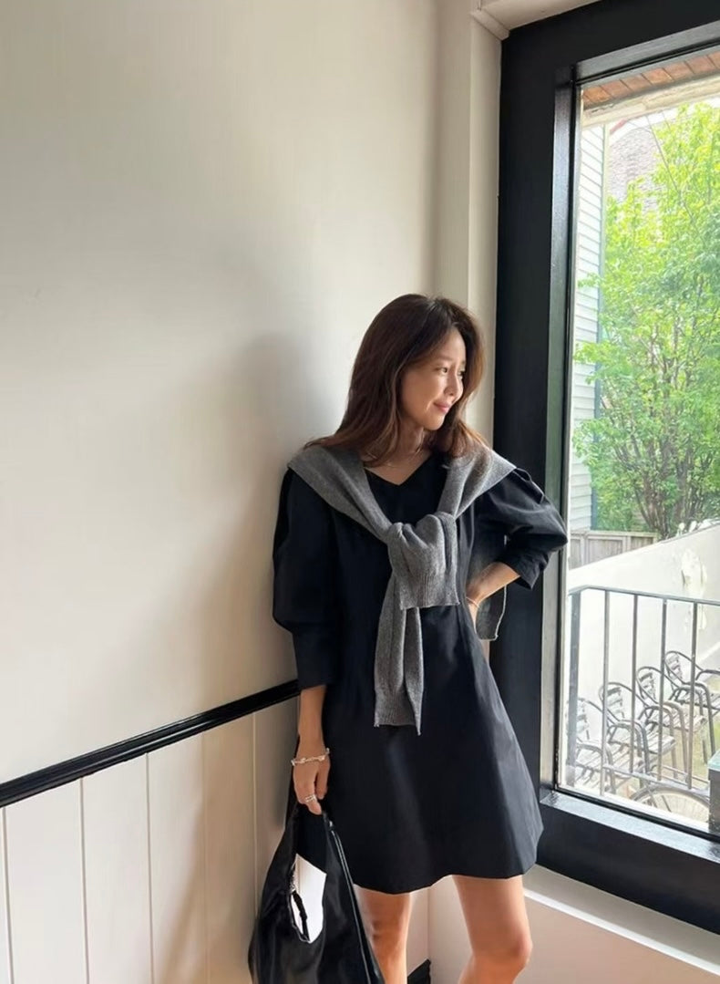 Vネックウエスト絞り七分袖ワンピース