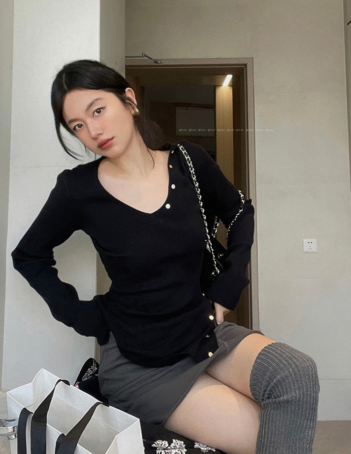 V領紐扣側開叉針織top