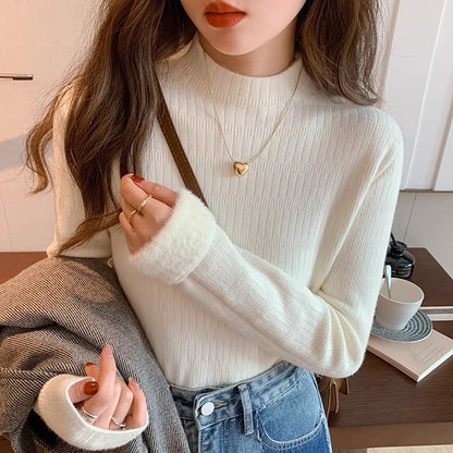 柔らかく暖かい裏起毛ハイネックトップス