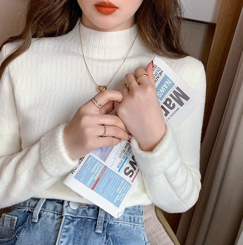 柔らかく暖かい裏起毛ハイネックトップス