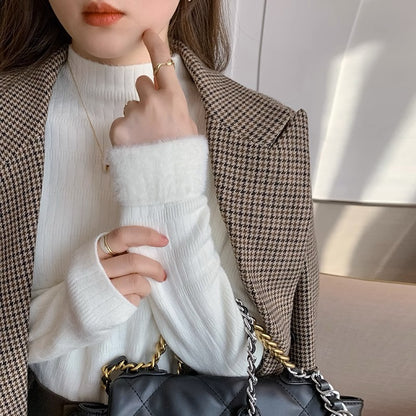 柔らかく暖かい裏起毛ハイネックトップス