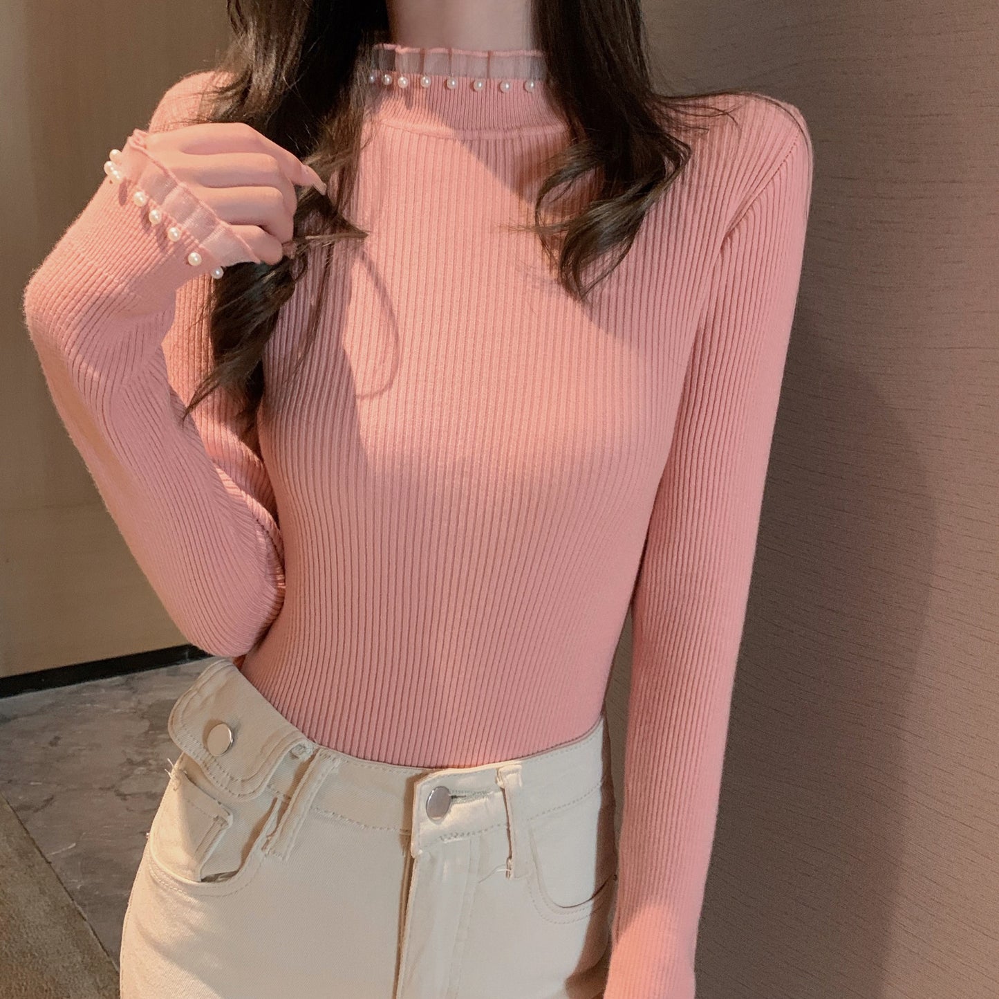 花邊拼接珍珠半高領top