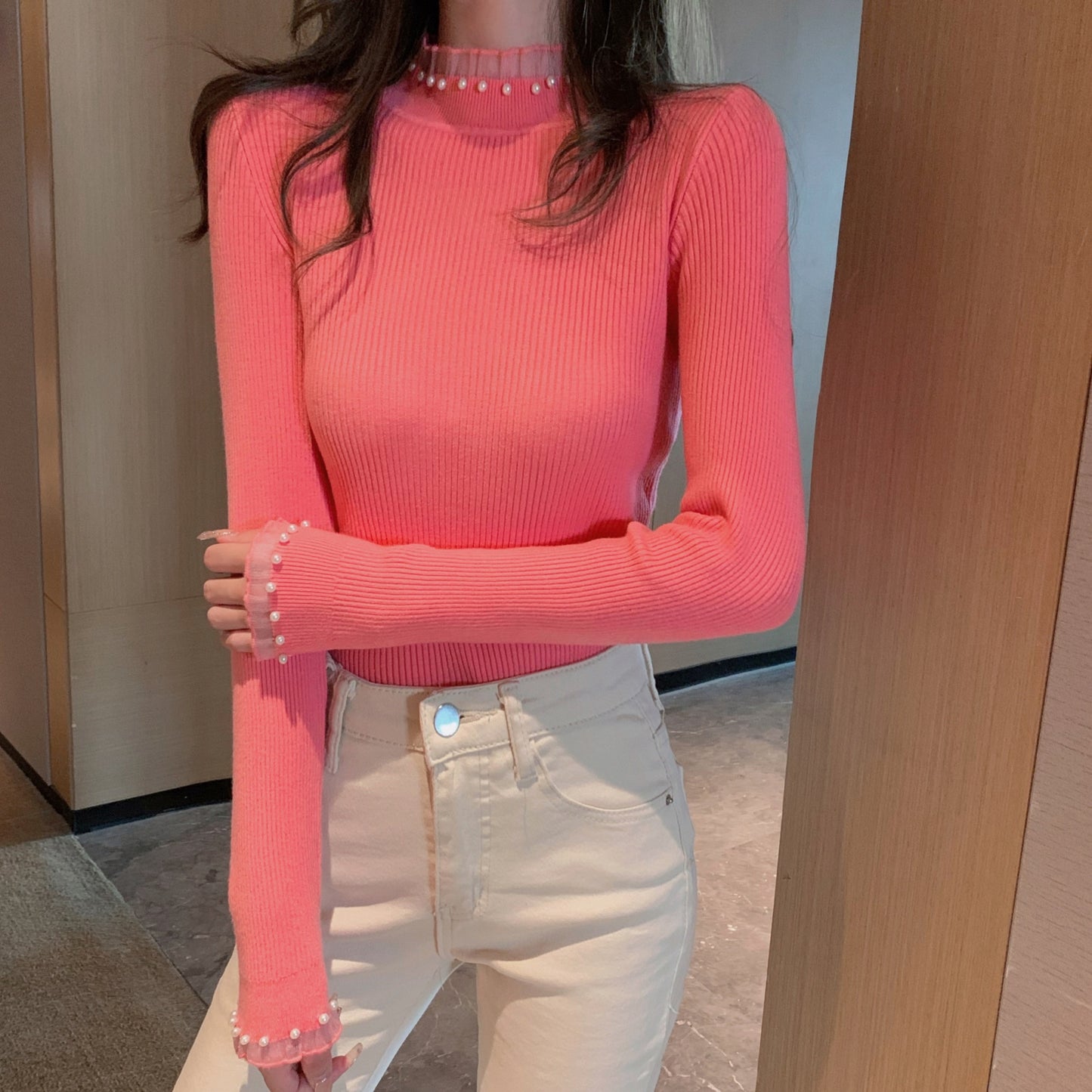 花邊拼接珍珠半高領top