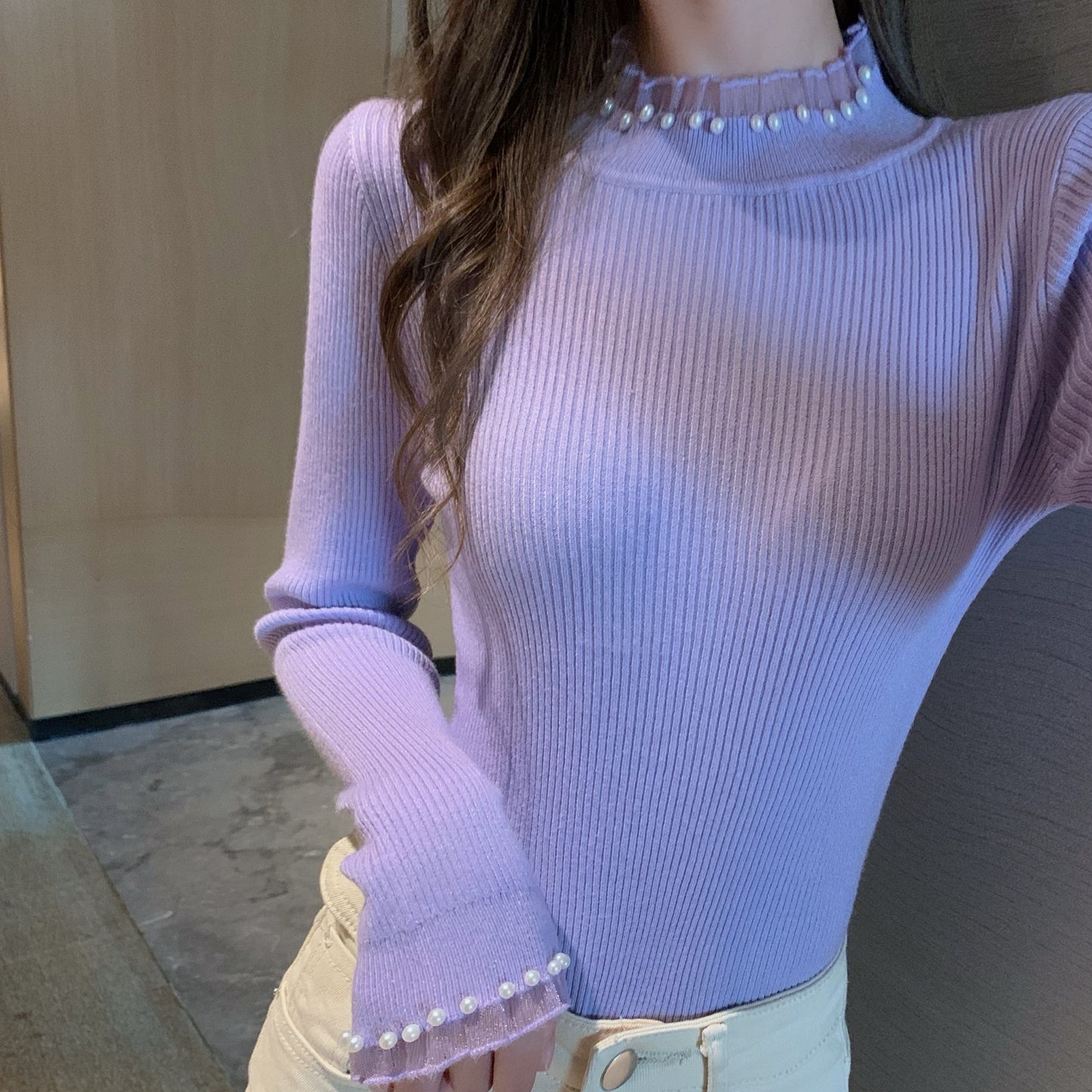 花邊拼接珍珠半高領top