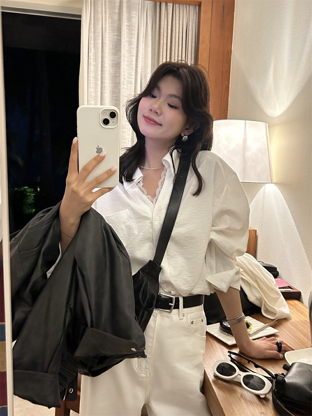 法式蕾絲拼接恤衫