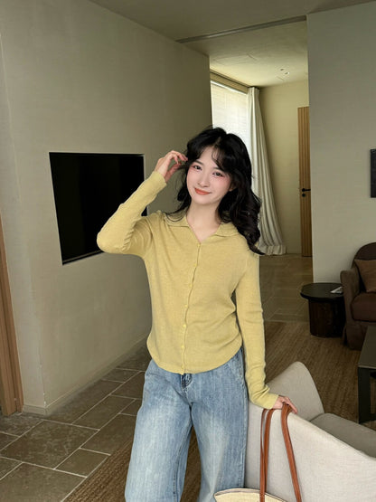Macaron-colored small V-neck knitted top