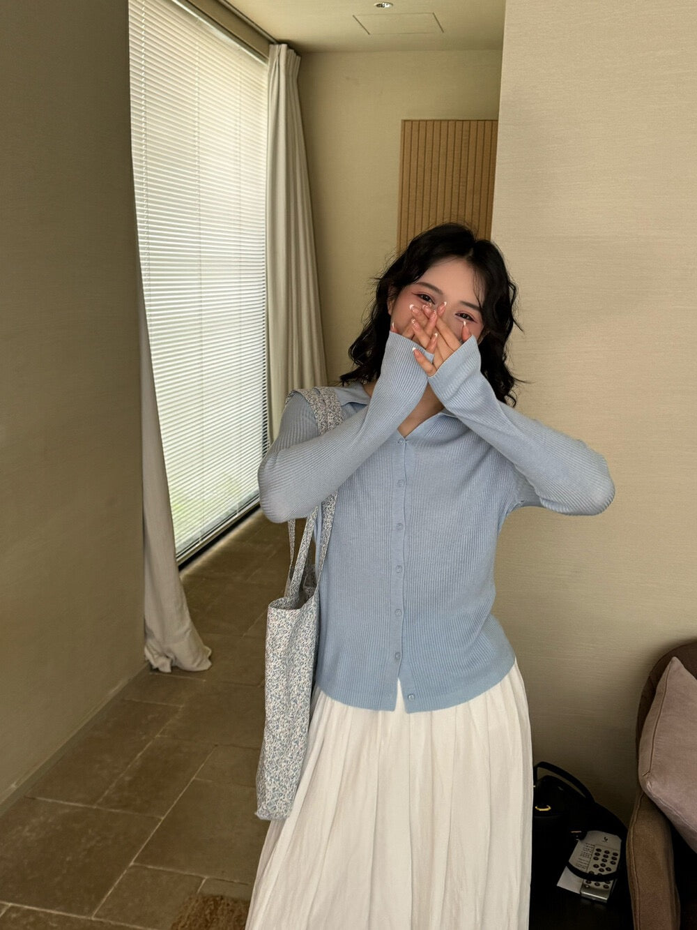 Macaron-colored small V-neck knitted top