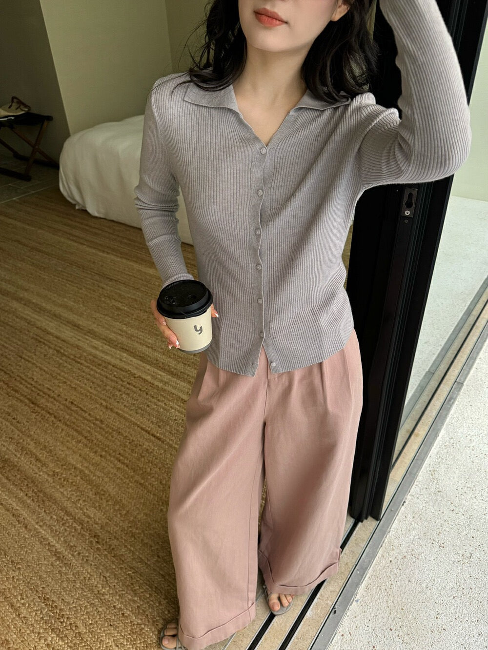 Macaron-colored small V-neck knitted top