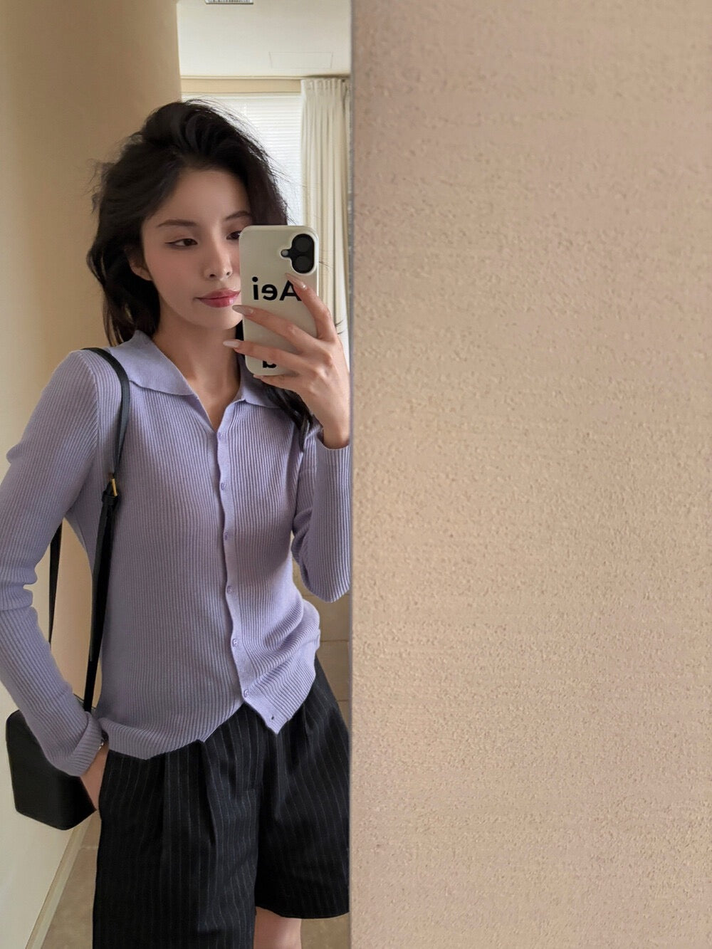 Macaron-colored small V-neck knitted top