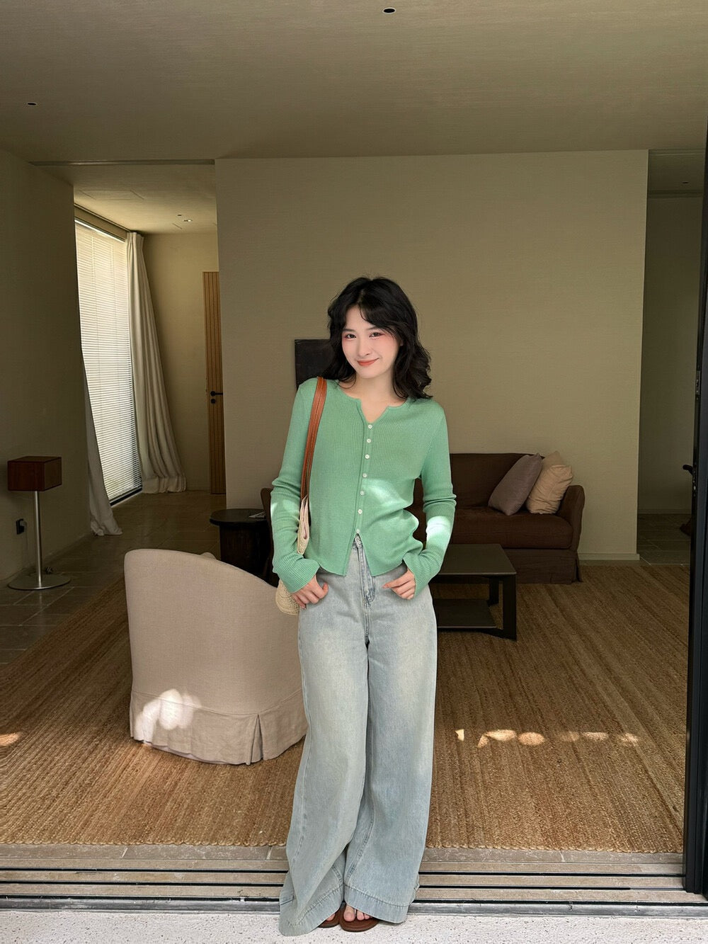 Macaron-colored small V-neck knitted top