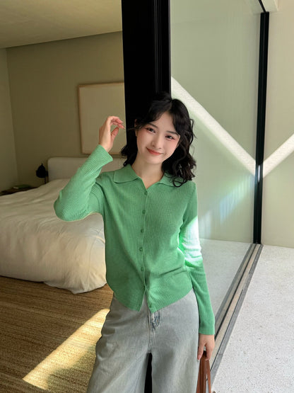 Macaron-colored small V-neck knitted top