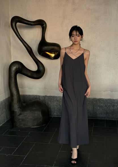 優雅極簡連身裙