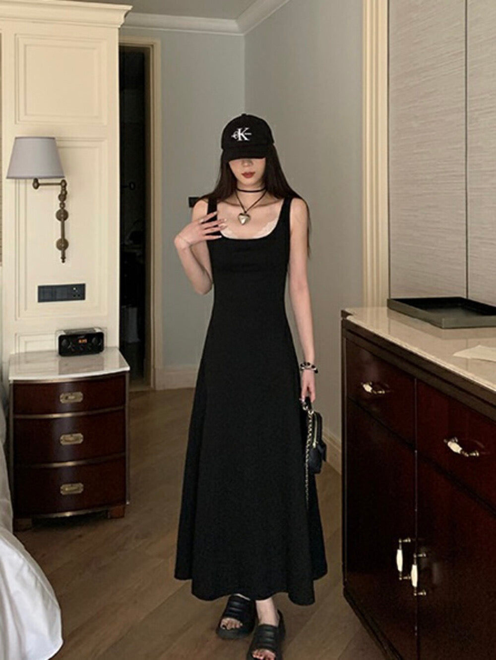 蕾絲拼接收腰A字連身裙