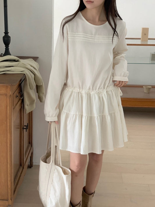 デザイン感のあるドローストリングスリムワンピース