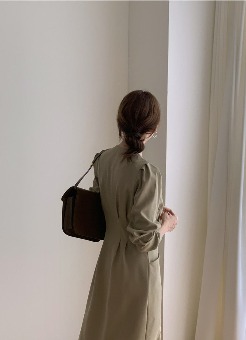 圓領壓褶修腰連身裙