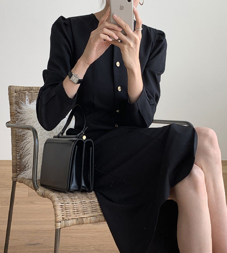 圓領壓褶修腰連身裙