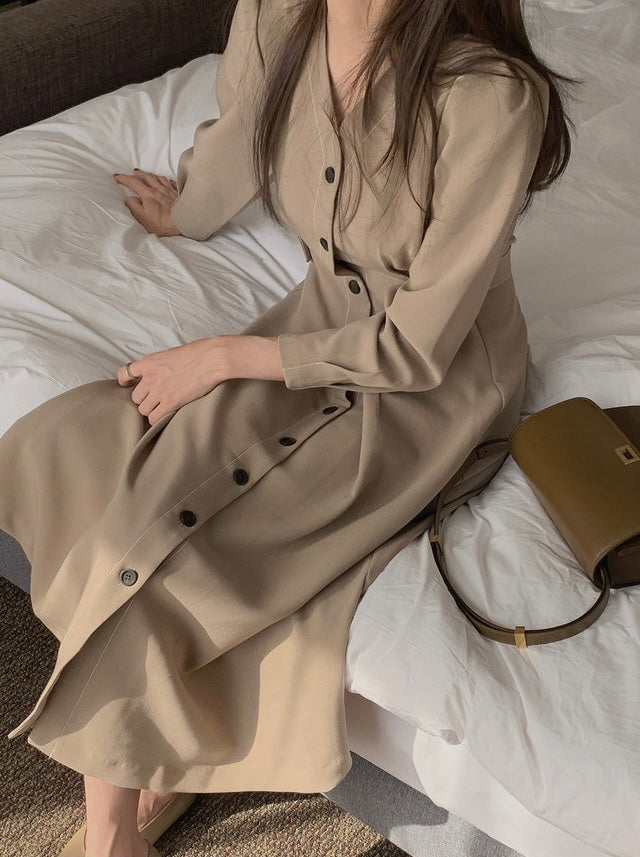 V領單排扣明顯收腰連身裙