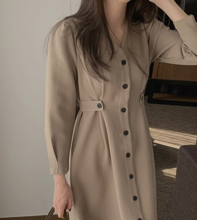 V領單排扣明顯收腰連身裙
