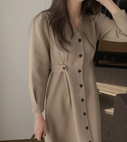 V領單排扣明顯收腰連身裙