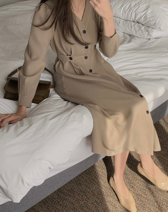 V領單排扣明顯收腰連身裙