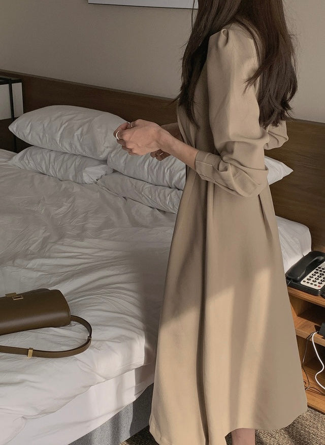 V領單排扣明顯收腰連身裙