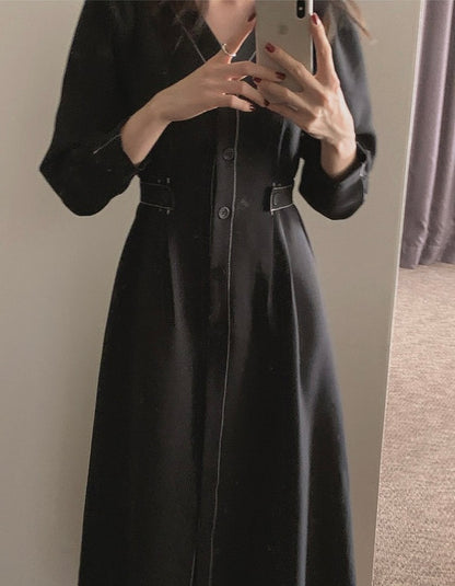 V領單排扣明顯收腰連身裙