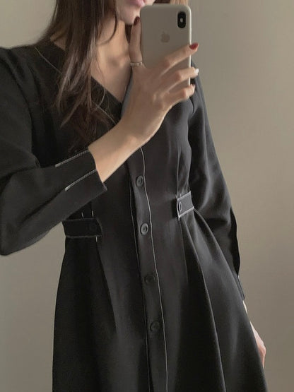 V領單排扣明顯收腰連身裙