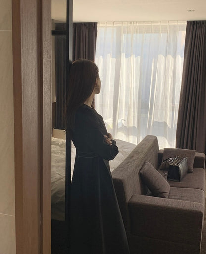 V領單排扣明顯收腰連身裙