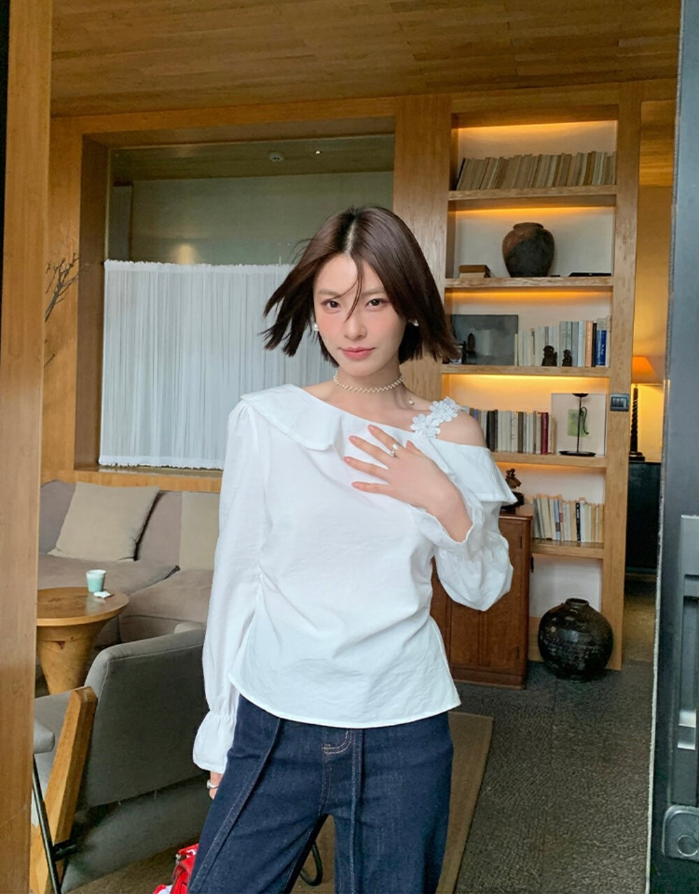 立體花斜肩荷葉邊top