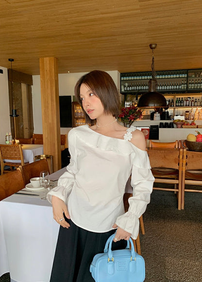 立體花斜肩荷葉邊top