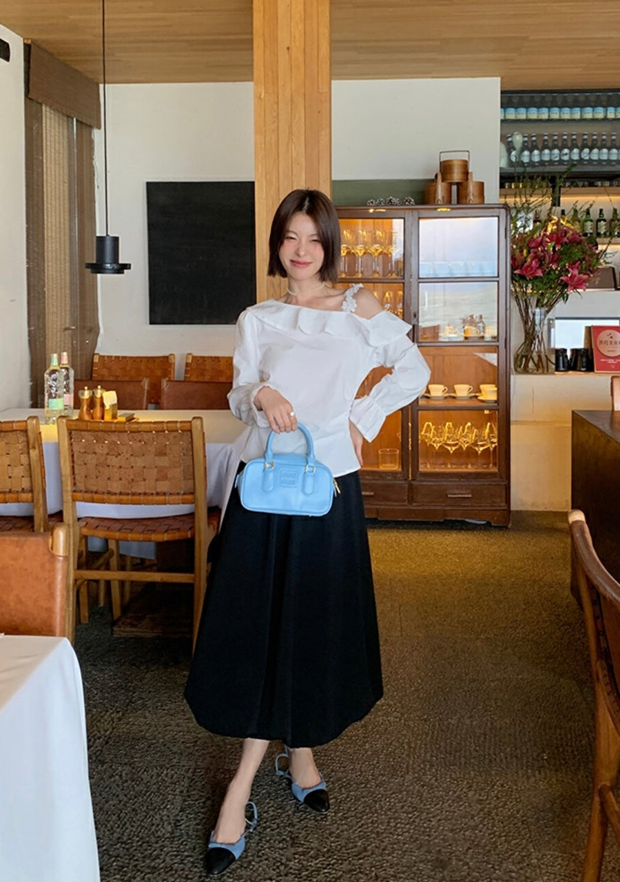 立體花斜肩荷葉邊top