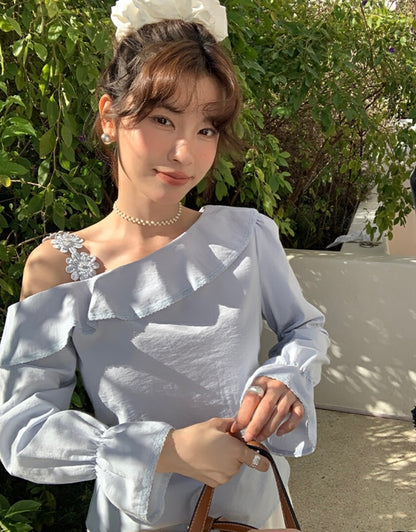 立體花斜肩荷葉邊top