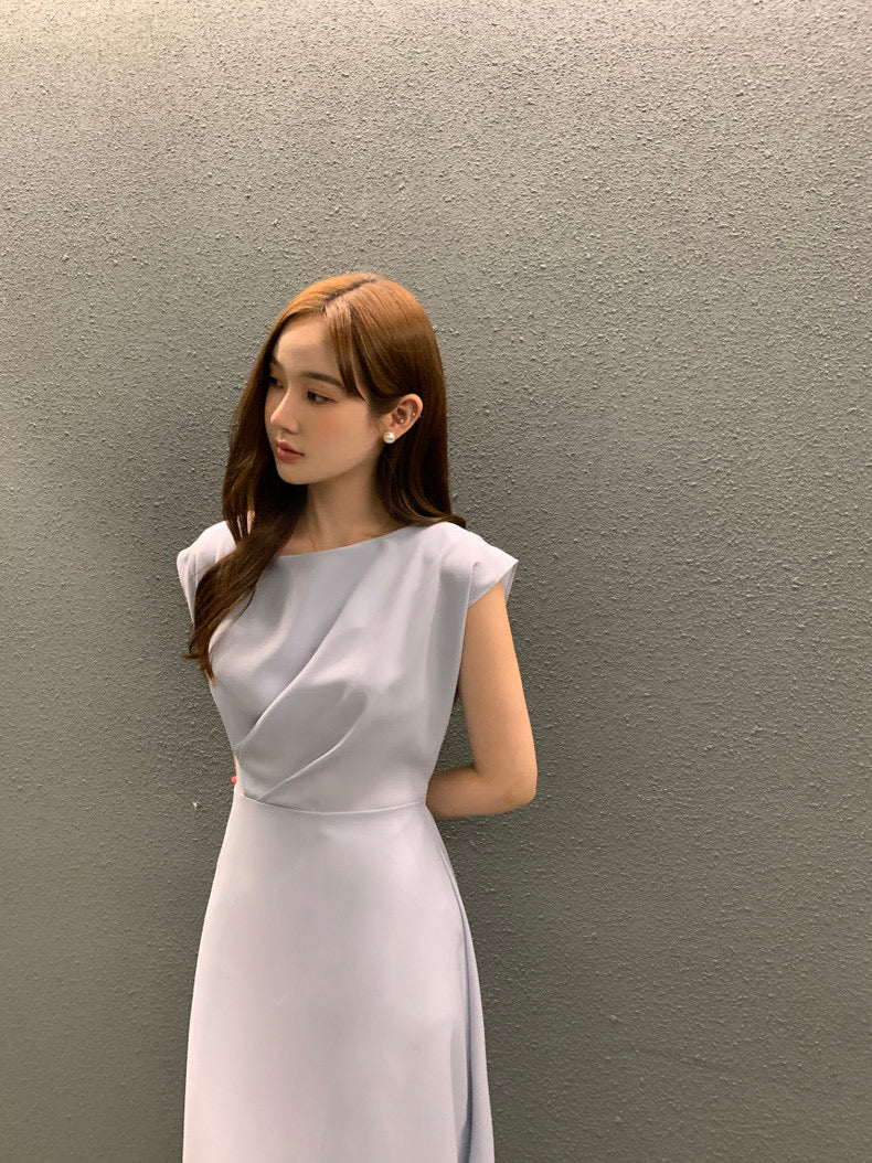 圓領壓褶收腰A字連身裙