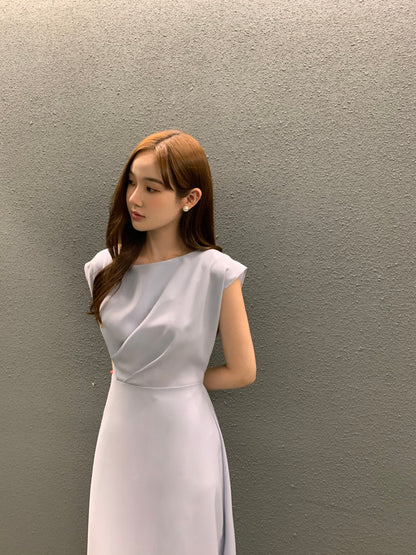 圓領壓褶收腰A字連身裙