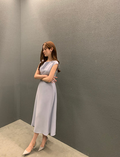 圓領壓褶收腰A字連身裙