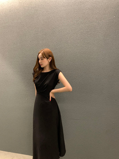 圓領壓褶收腰A字連身裙